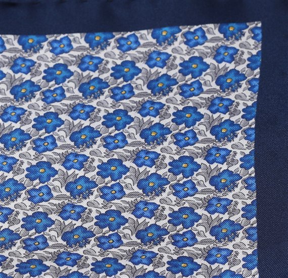Pocket Square with Blue and Cinzento Flowers