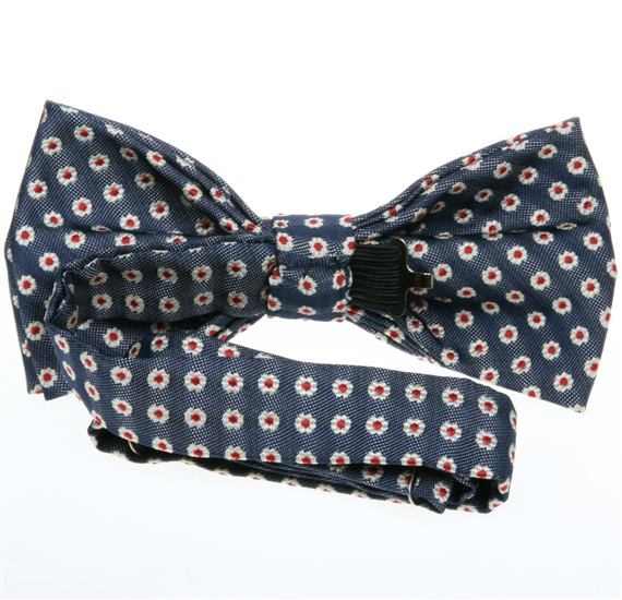 Blue bow tie with daisies reverse